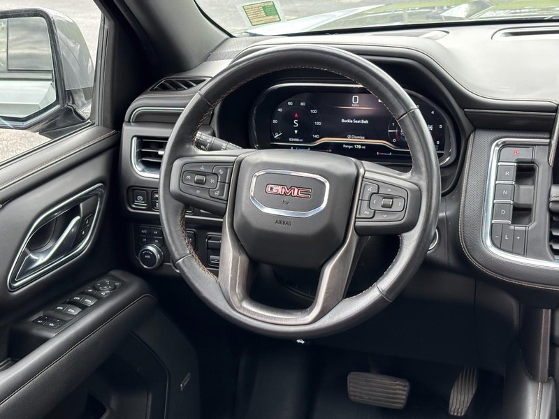 GMC Yukon XL Vehicle Full-screen Gallery Image 13