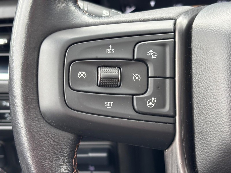 GMC Yukon XL Vehicle Full-screen Gallery Image 18