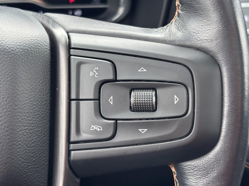 GMC Yukon XL Vehicle Full-screen Gallery Image 19