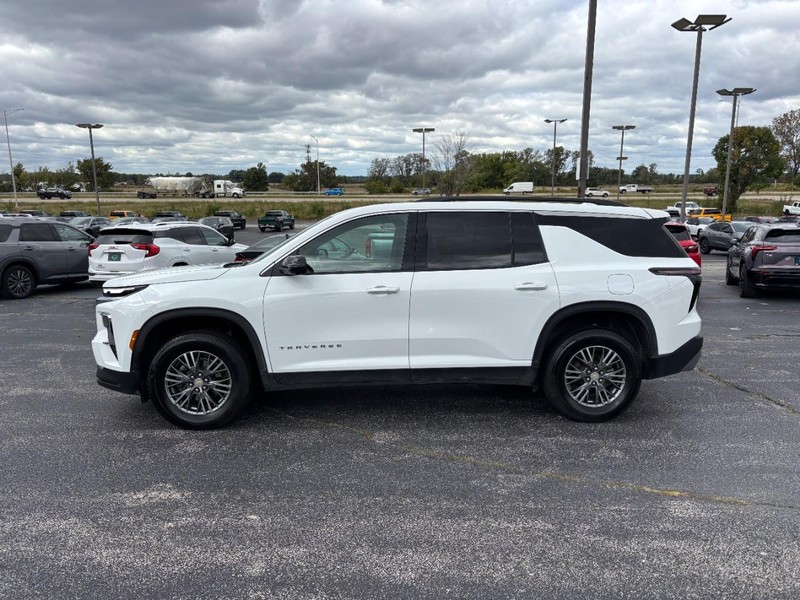 Chevrolet Traverse Vehicle Full-screen Gallery Image 02