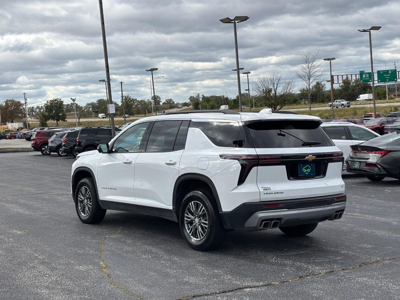 Chevrolet Traverse Vehicle Full-screen Gallery Image 03