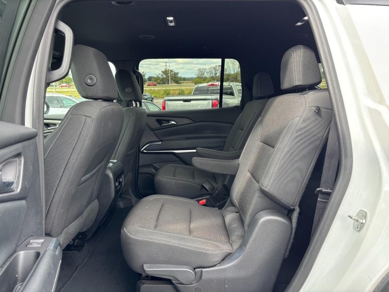 Chevrolet Traverse Vehicle Full-screen Gallery Image 11