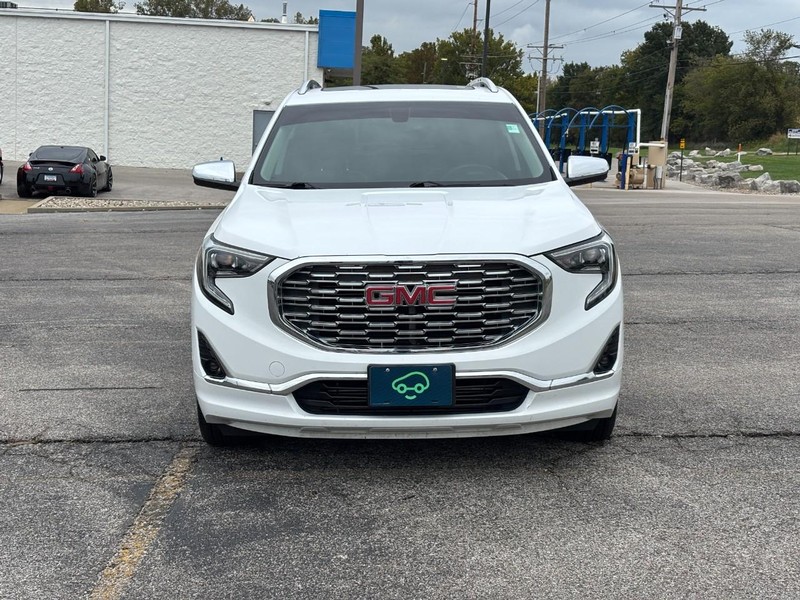 GMC Terrain Vehicle Full-screen Gallery Image 08