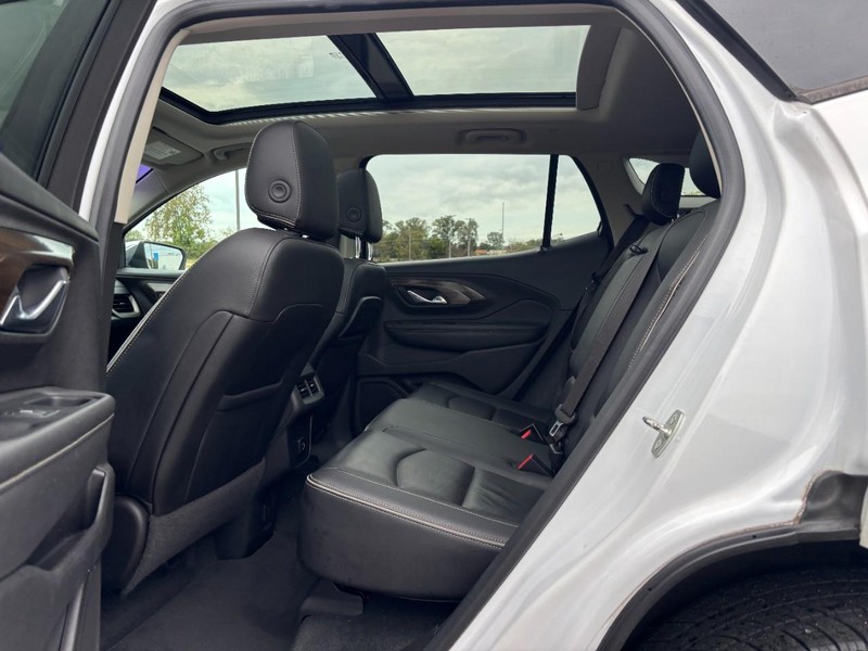 GMC Terrain Vehicle Full-screen Gallery Image 10