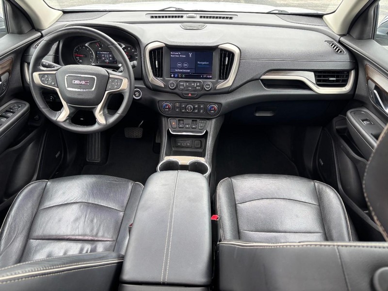 GMC Terrain Vehicle Full-screen Gallery Image 11