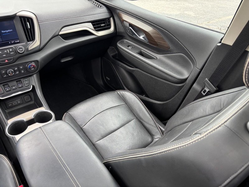 GMC Terrain Vehicle Full-screen Gallery Image 14