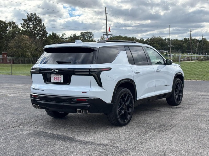 Chevrolet Traverse Vehicle Full-screen Gallery Image 05
