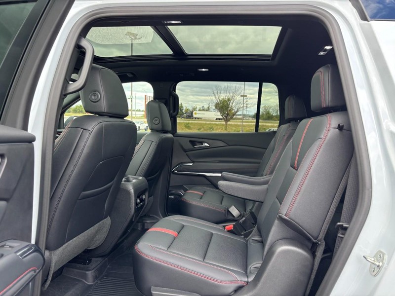 Chevrolet Traverse Vehicle Full-screen Gallery Image 11