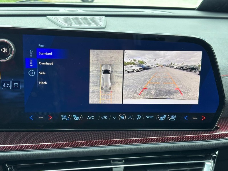 Chevrolet Traverse Vehicle Full-screen Gallery Image 23