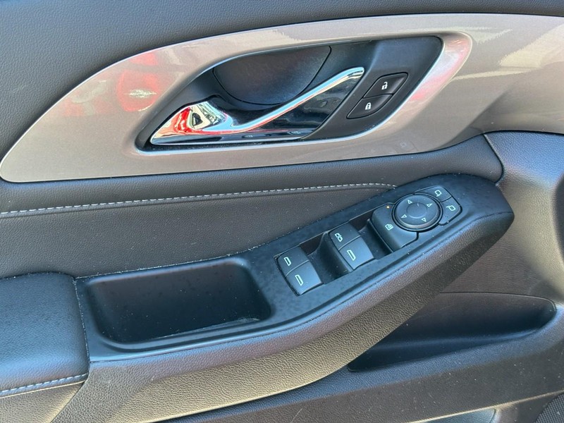Chevrolet Traverse Vehicle Full-screen Gallery Image 17