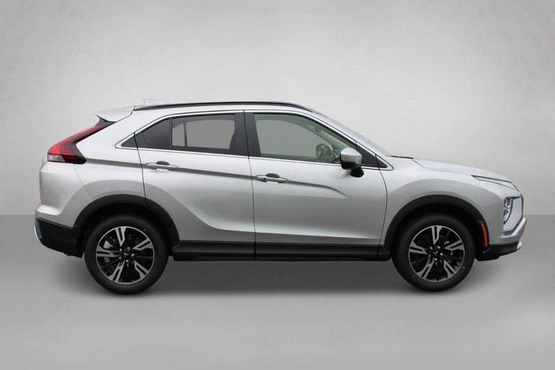 Mitsubishi Eclipse Cross Vehicle Full-screen Gallery Image 2