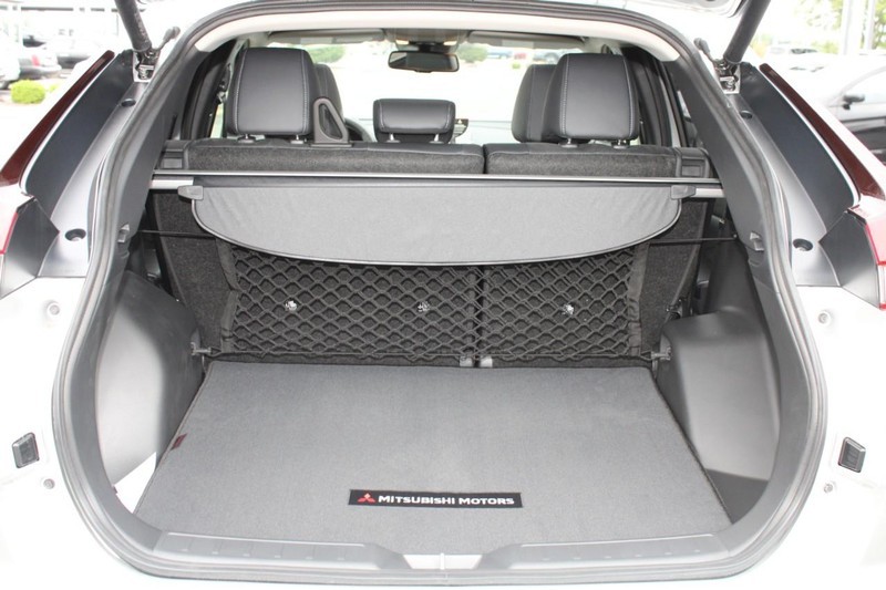 Mitsubishi Eclipse Cross Vehicle Full-screen Gallery Image 6