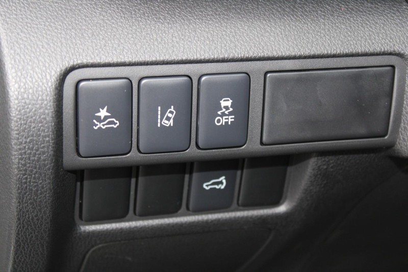 Mitsubishi Eclipse Cross Vehicle Full-screen Gallery Image 16