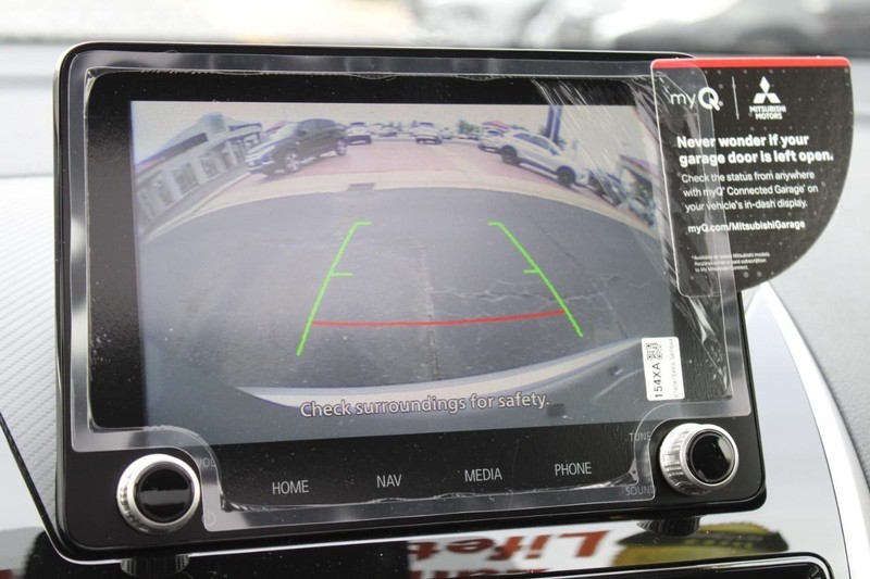 Mitsubishi Eclipse Cross Vehicle Full-screen Gallery Image 21