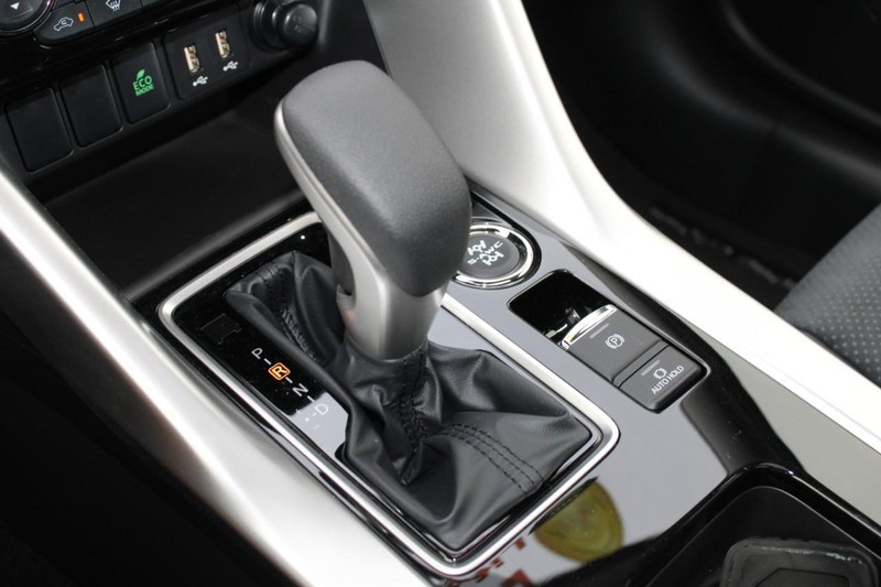 Mitsubishi Eclipse Cross Vehicle Full-screen Gallery Image 23