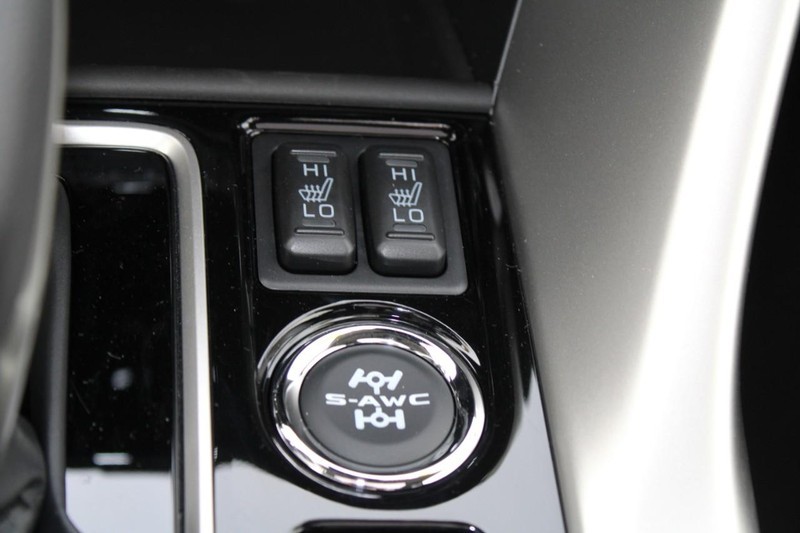 Mitsubishi Eclipse Cross Vehicle Full-screen Gallery Image 24