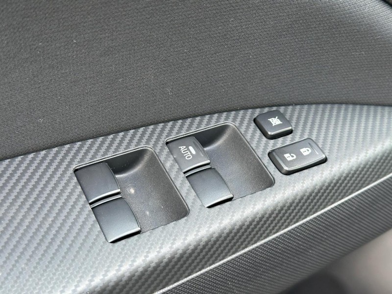 Mitsubishi Mirage G4 Vehicle Full-screen Gallery Image 14