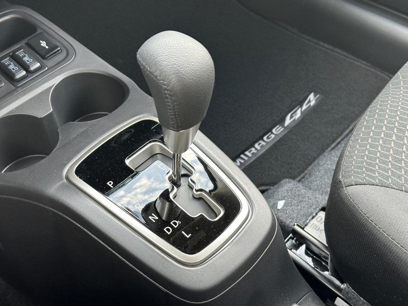 Mitsubishi Mirage G4 Vehicle Full-screen Gallery Image 22