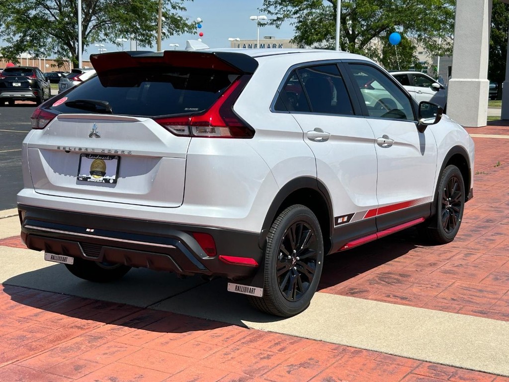 Mitsubishi Eclipse Cross Vehicle Full-screen Gallery Image 3