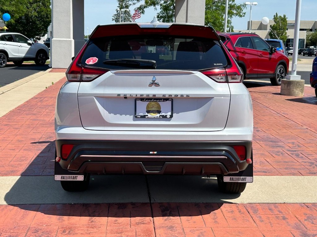 Mitsubishi Eclipse Cross Vehicle Full-screen Gallery Image 6