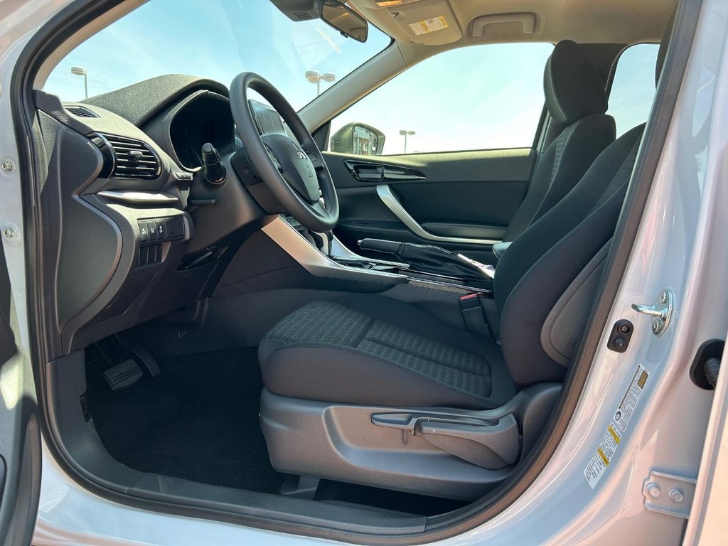 Mitsubishi Eclipse Cross Vehicle Full-screen Gallery Image 7