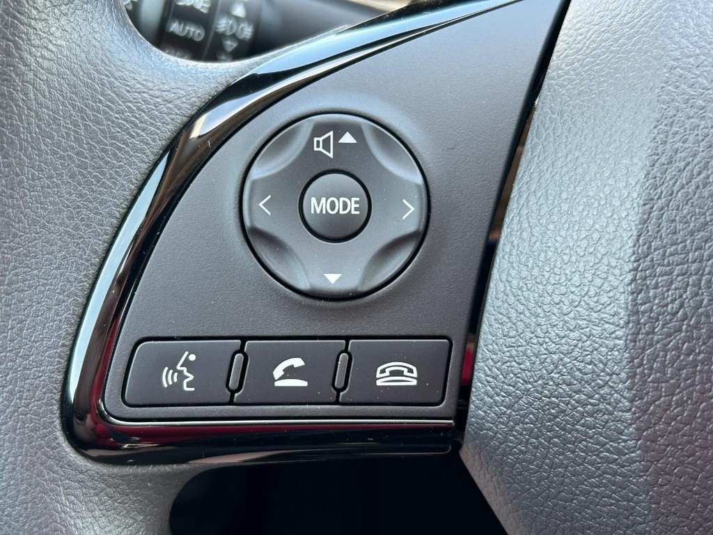 Mitsubishi Eclipse Cross Vehicle Full-screen Gallery Image 9