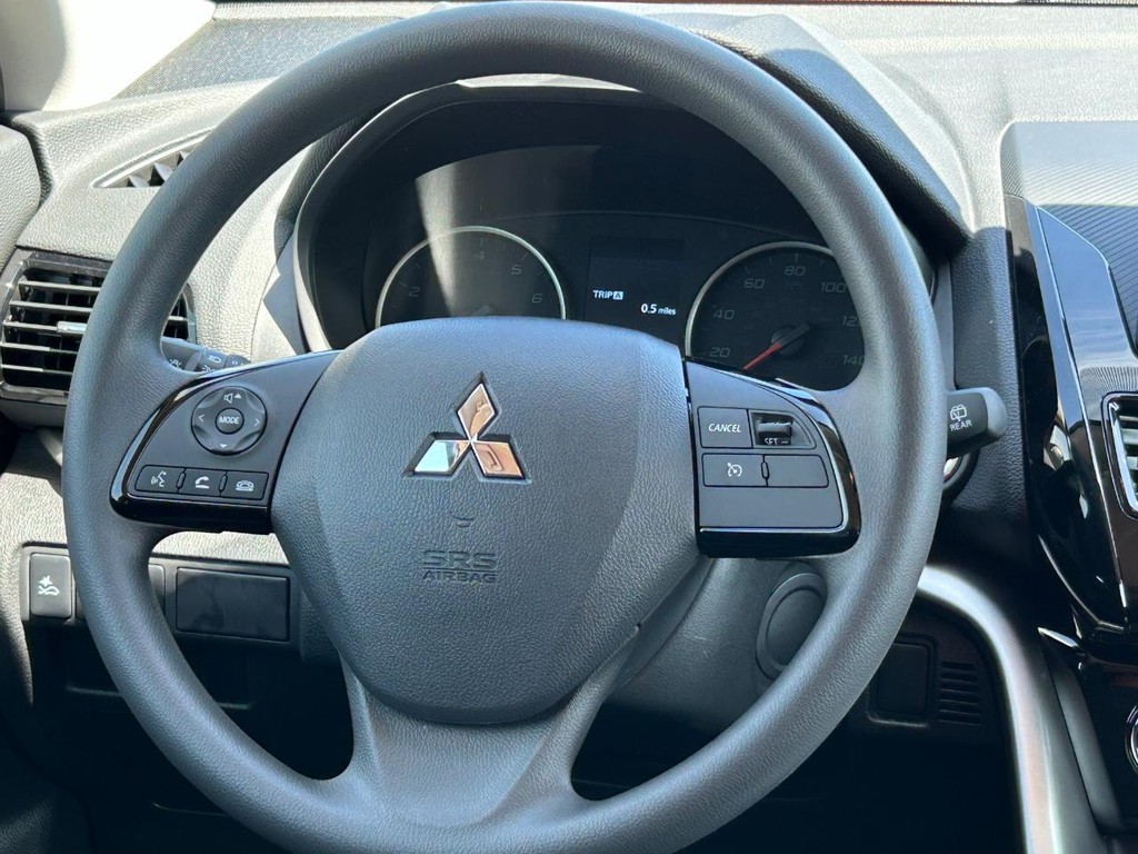 Mitsubishi Eclipse Cross Vehicle Full-screen Gallery Image 18