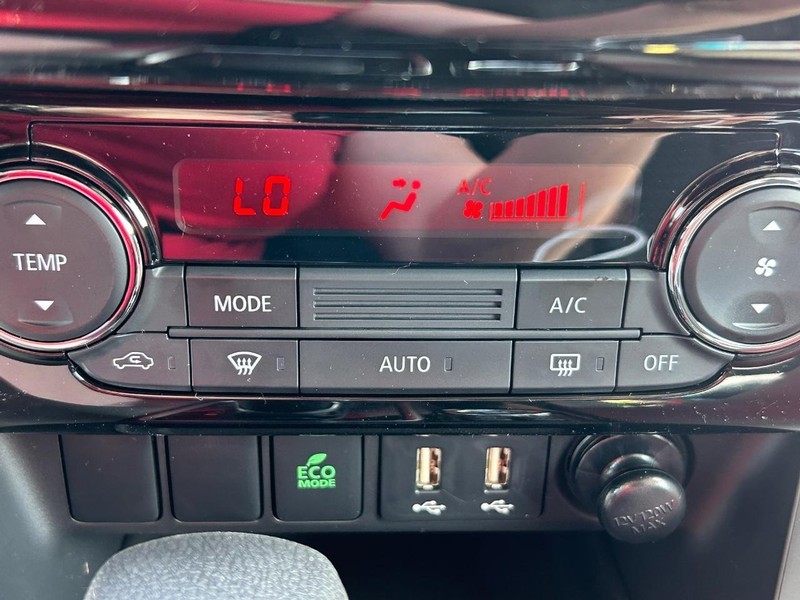 Mitsubishi Eclipse Cross Vehicle Full-screen Gallery Image 8