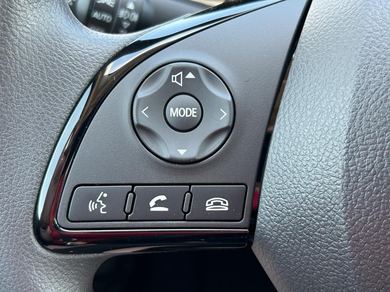 Mitsubishi Eclipse Cross Vehicle Full-screen Gallery Image 9