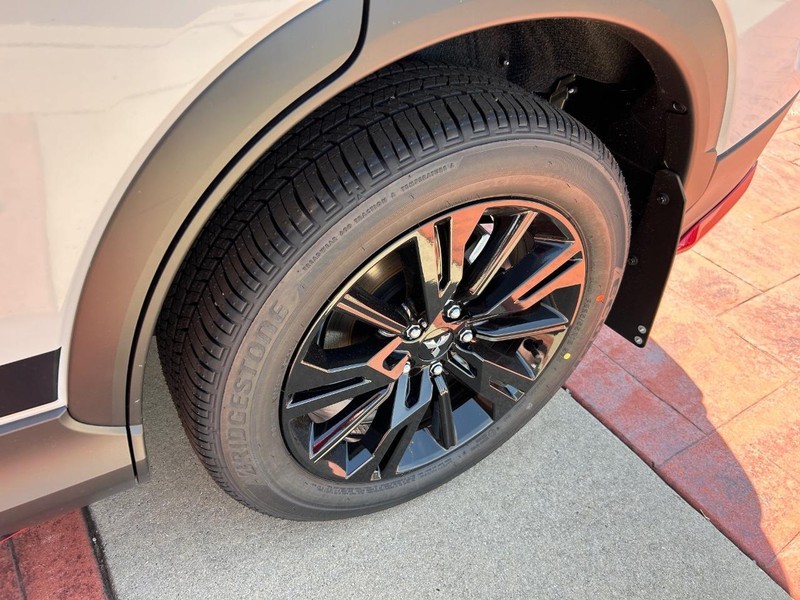 Mitsubishi Eclipse Cross Vehicle Full-screen Gallery Image 21