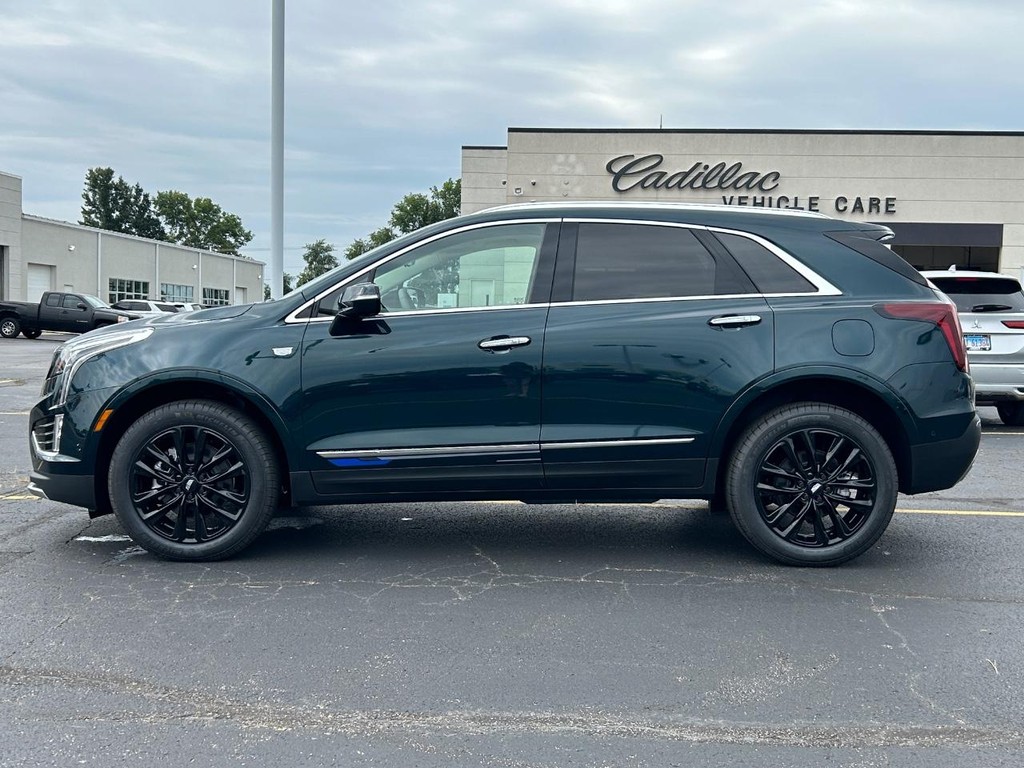 Cadillac XT5 Vehicle Full-screen Gallery Image 2