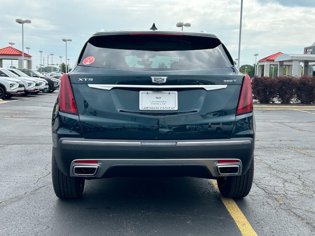 Cadillac XT5 Vehicle Full-screen Gallery Image 4