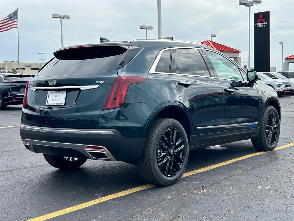 Cadillac XT5 Vehicle Full-screen Gallery Image 5
