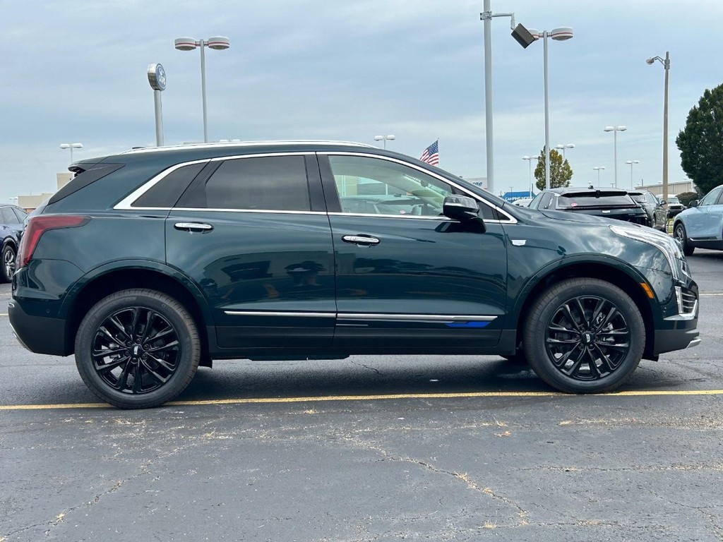 Cadillac XT5 Vehicle Full-screen Gallery Image 6