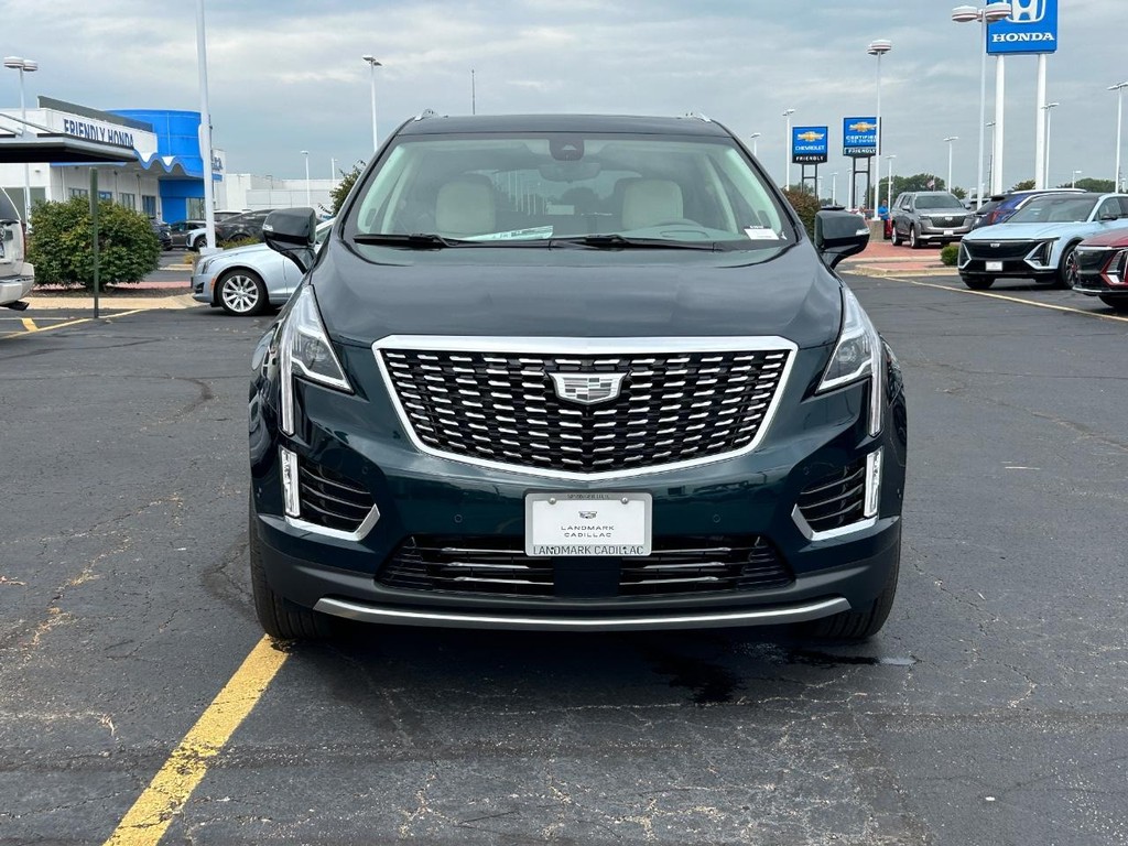 Cadillac XT5 Vehicle Full-screen Gallery Image 8