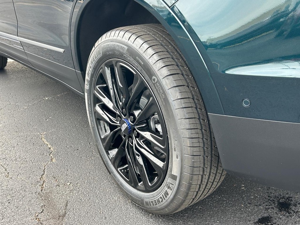 Cadillac XT5 Vehicle Full-screen Gallery Image 12