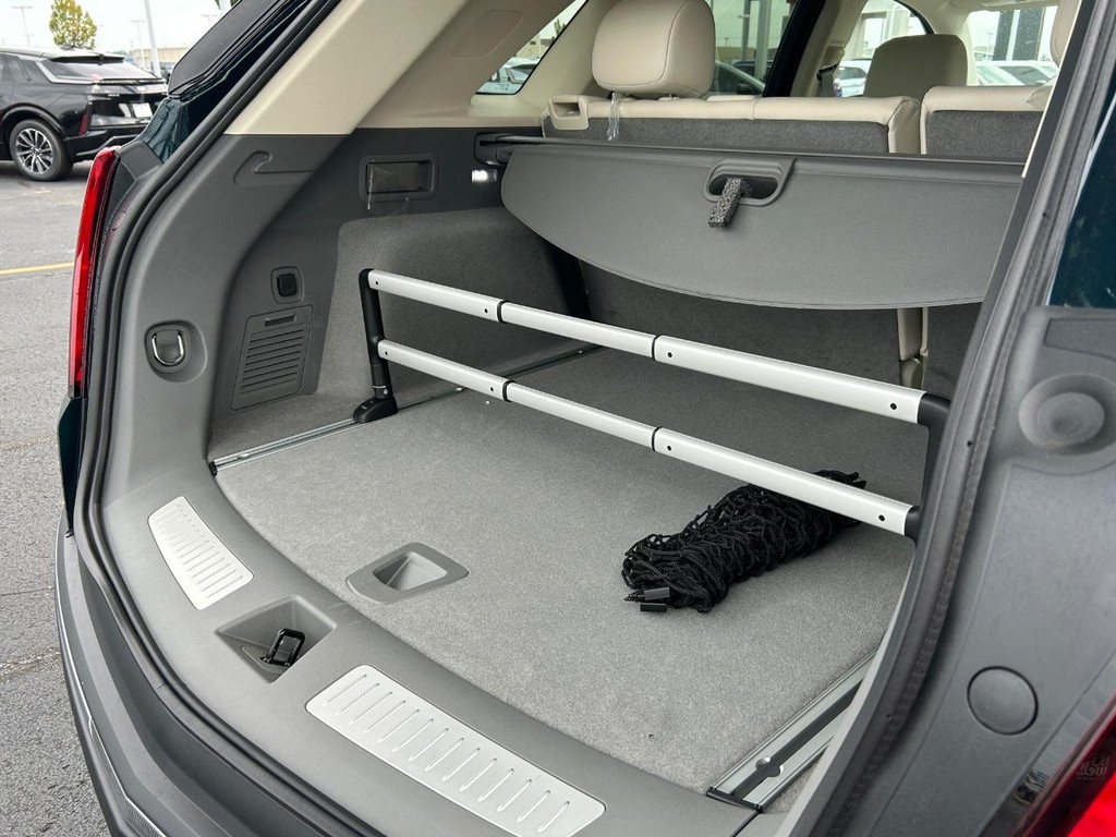 Cadillac XT5 Vehicle Full-screen Gallery Image 22