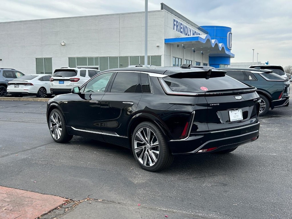 Cadillac LYRIQ Vehicle Full-screen Gallery Image 3