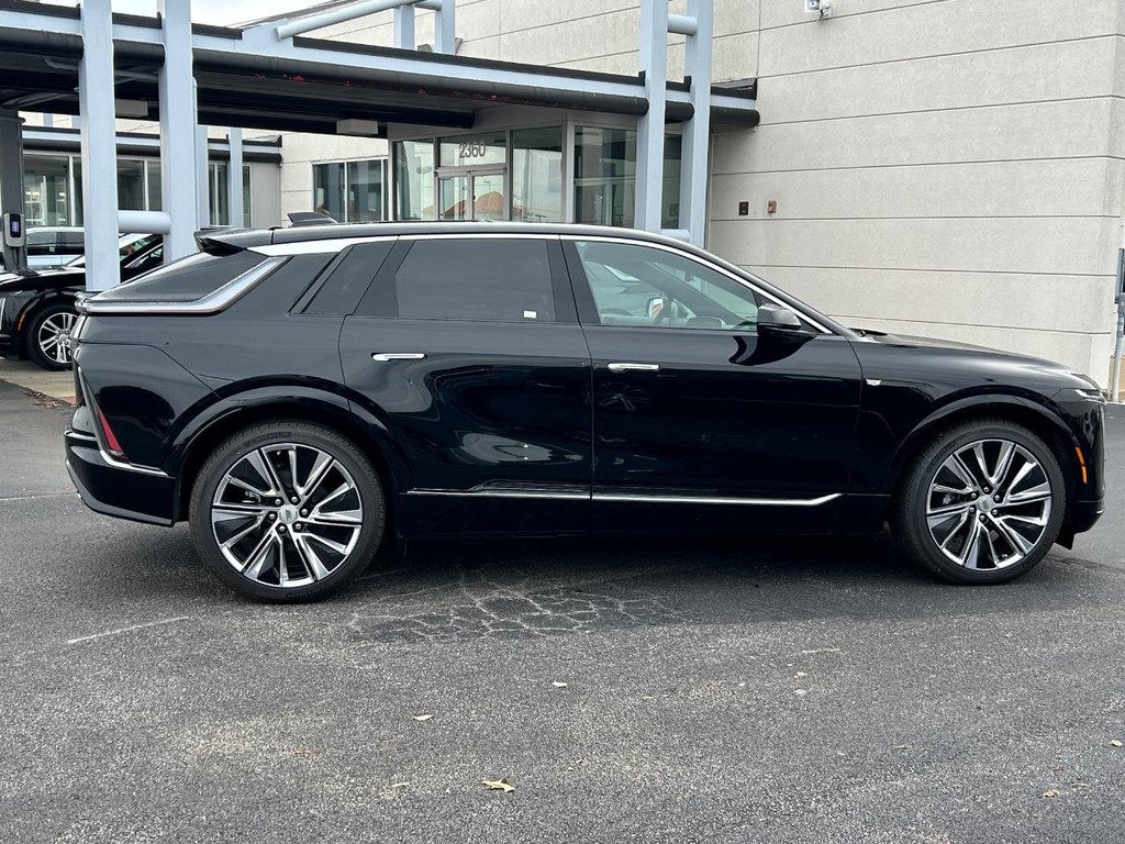 Cadillac LYRIQ Vehicle Full-screen Gallery Image 6