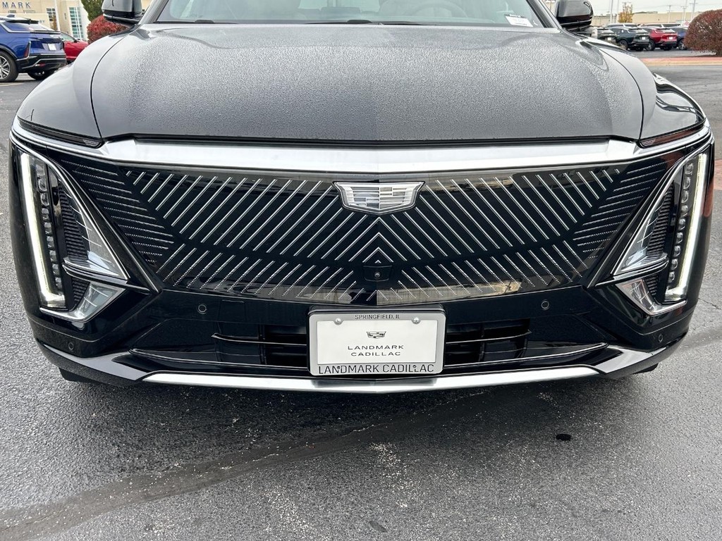 Cadillac LYRIQ Vehicle Full-screen Gallery Image 9