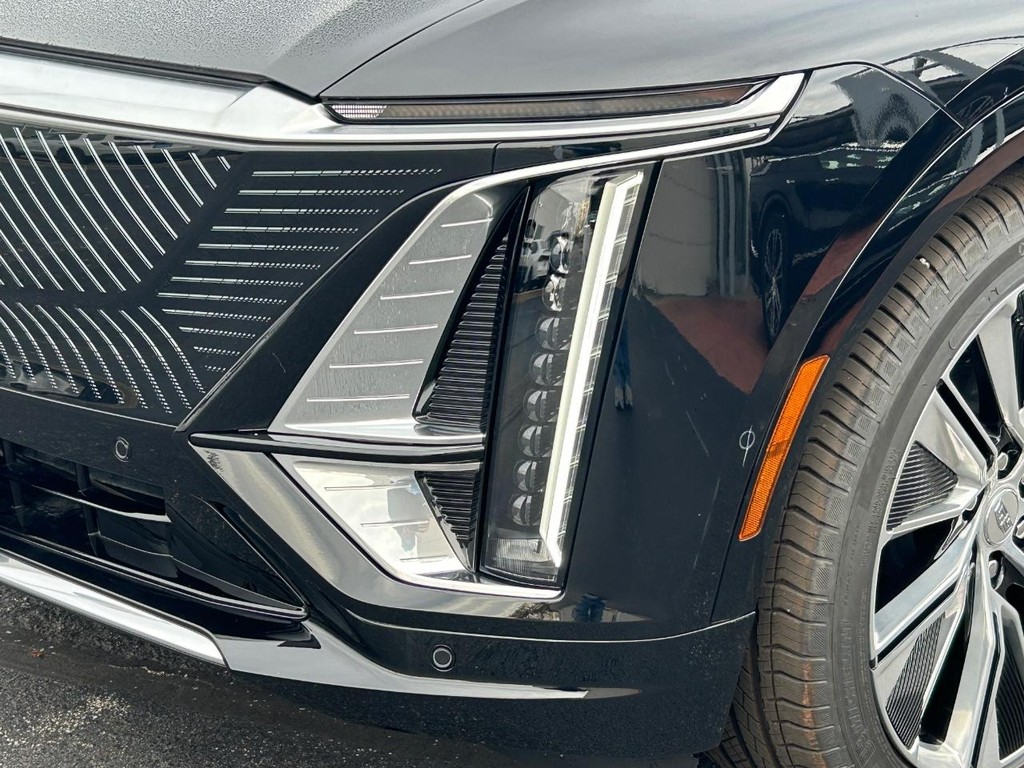Cadillac LYRIQ Vehicle Full-screen Gallery Image 10