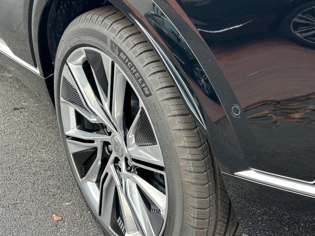 Cadillac LYRIQ Vehicle Full-screen Gallery Image 12