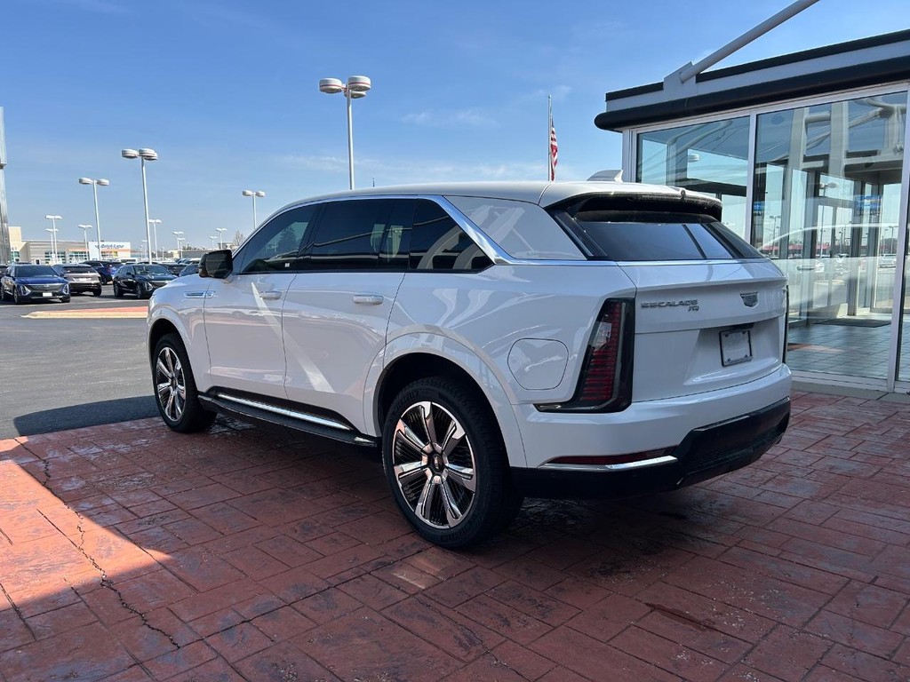 Cadillac Escalade IQ Vehicle Full-screen Gallery Image 3