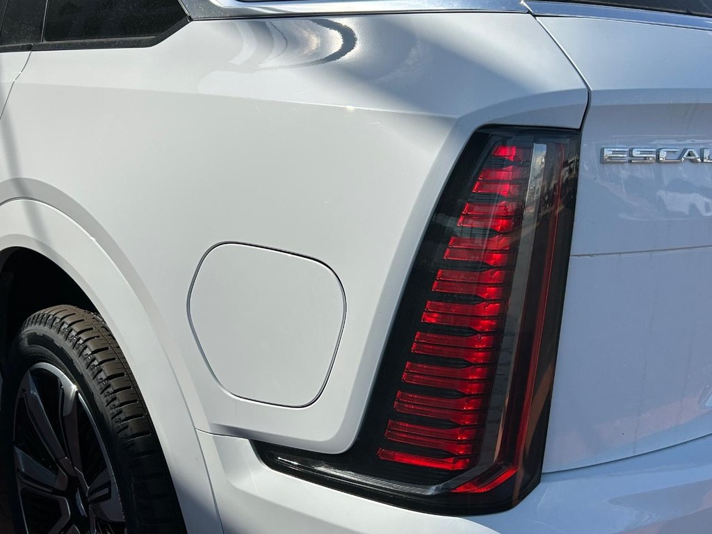 Cadillac Escalade IQ Vehicle Full-screen Gallery Image 10