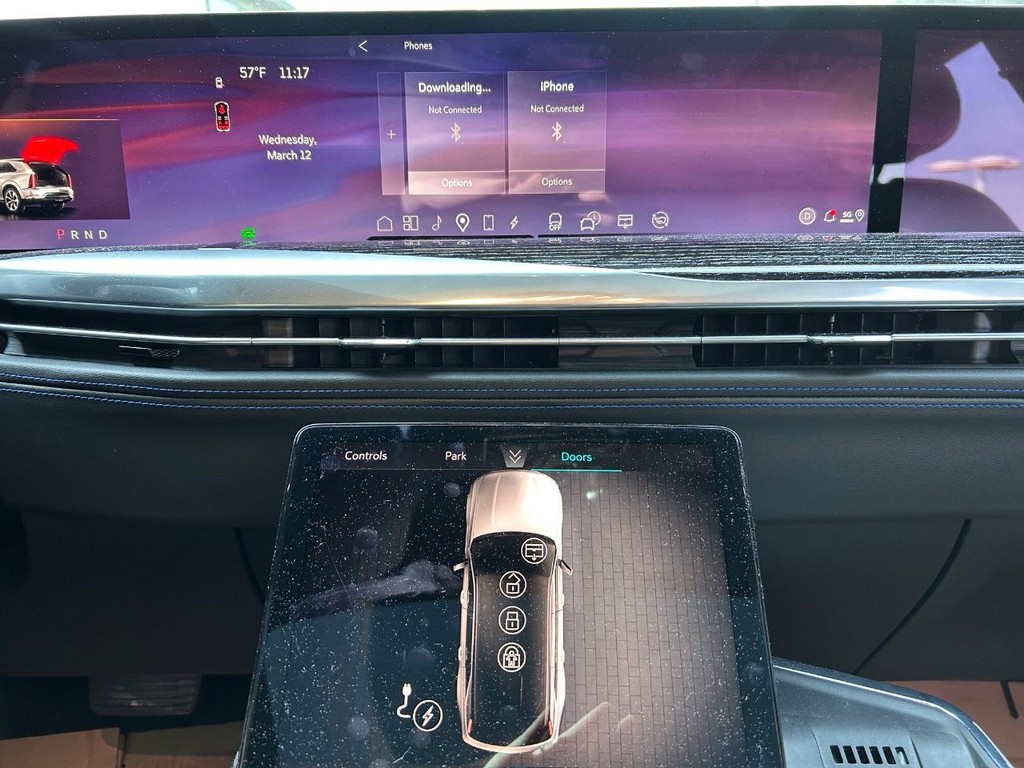 Cadillac Escalade IQ Vehicle Full-screen Gallery Image 17