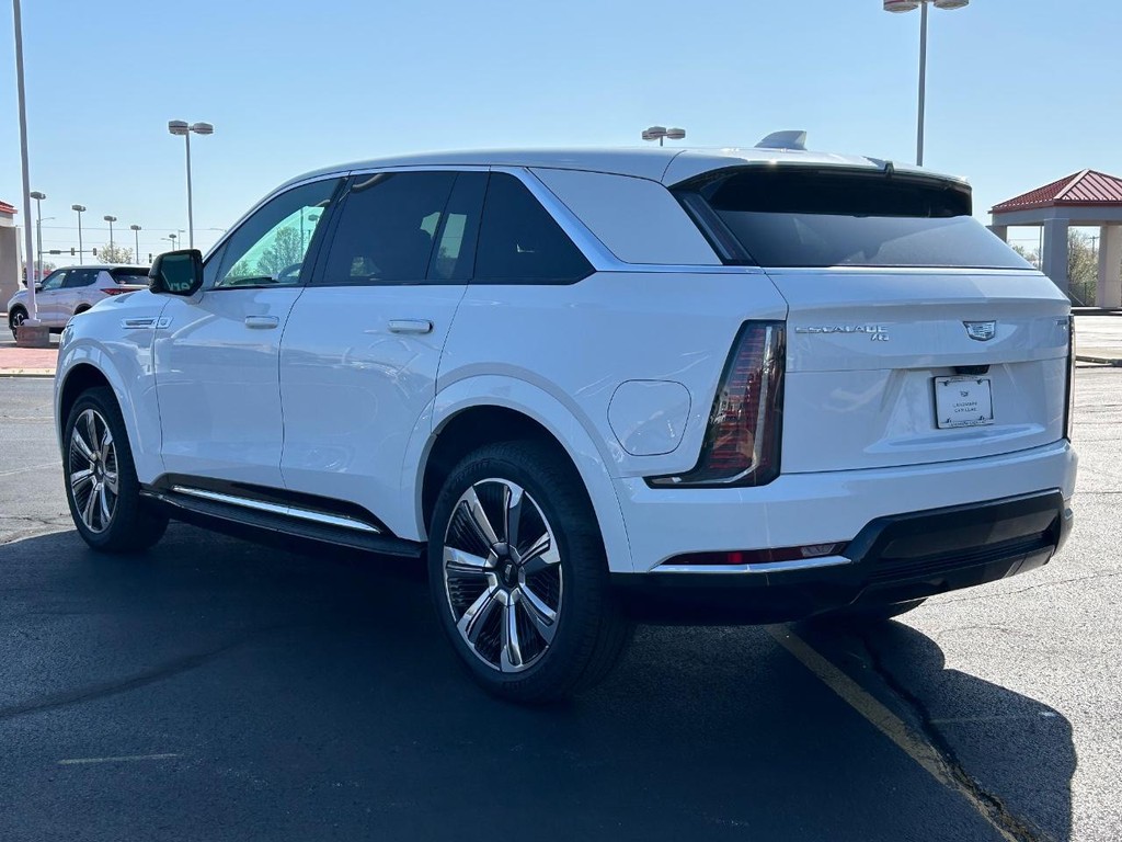 Cadillac Escalade IQ Vehicle Full-screen Gallery Image 3