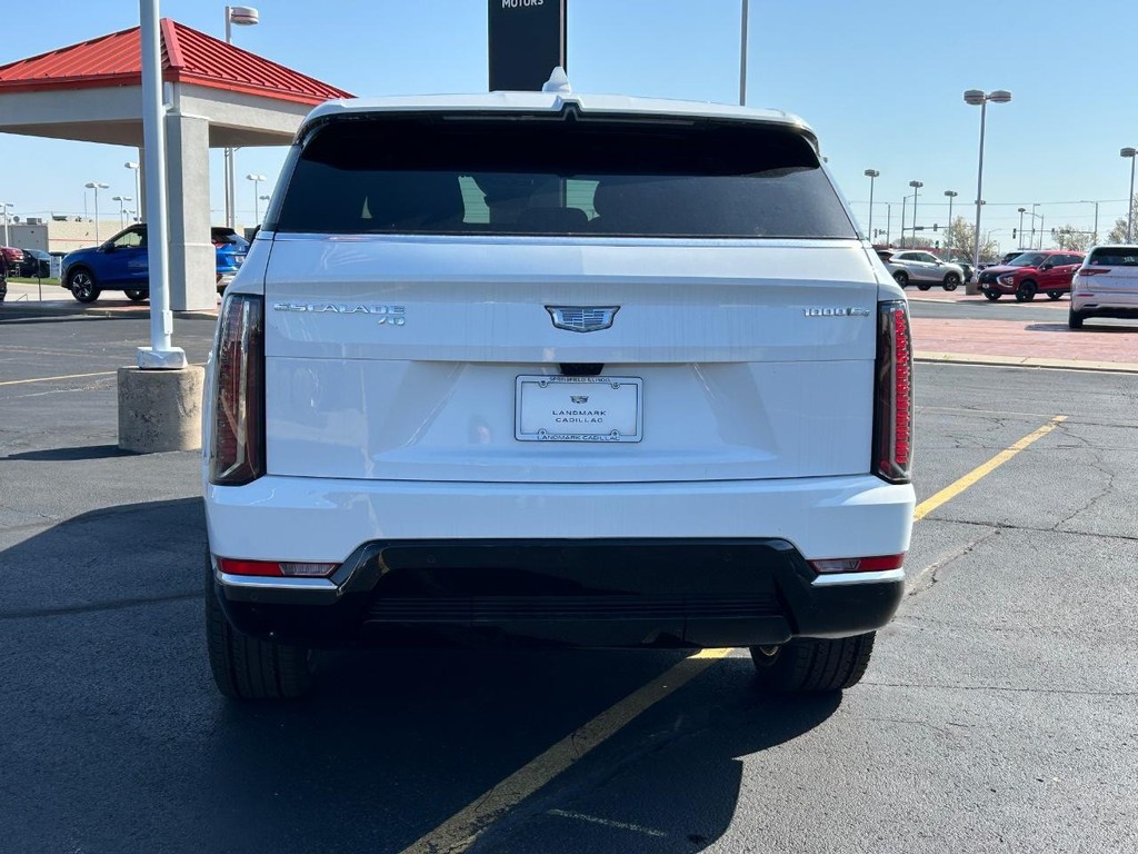 Cadillac Escalade IQ Vehicle Full-screen Gallery Image 4