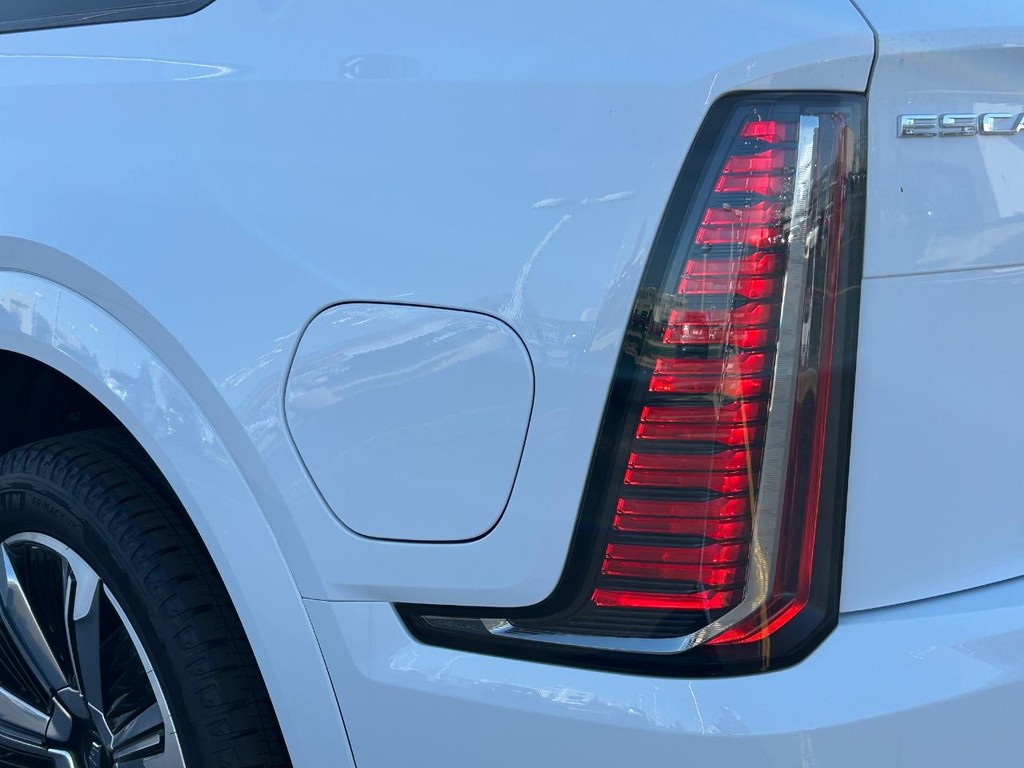 Cadillac Escalade IQ Vehicle Full-screen Gallery Image 11