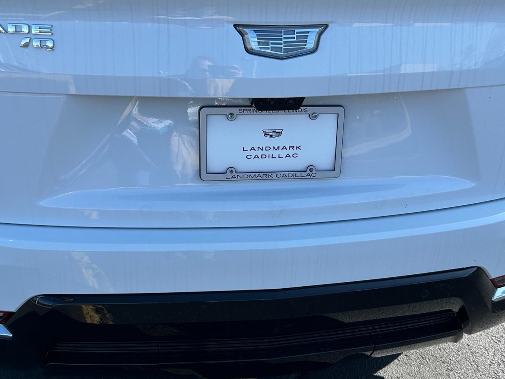 Cadillac Escalade IQ Vehicle Full-screen Gallery Image 13