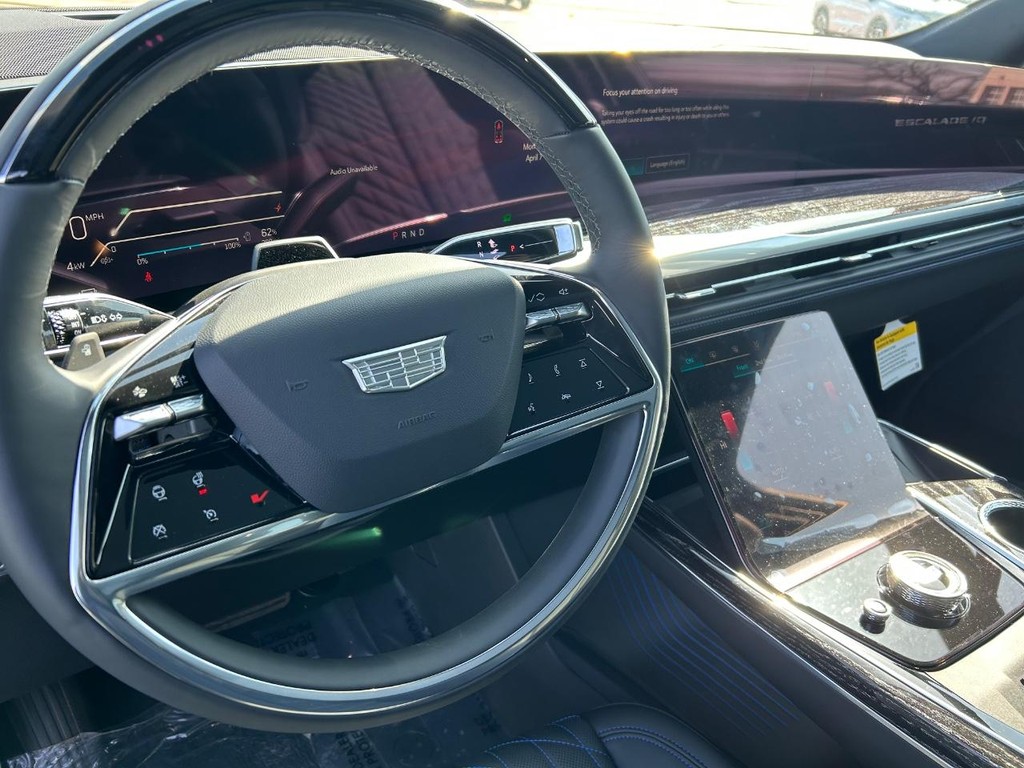 Cadillac Escalade IQ Vehicle Full-screen Gallery Image 16